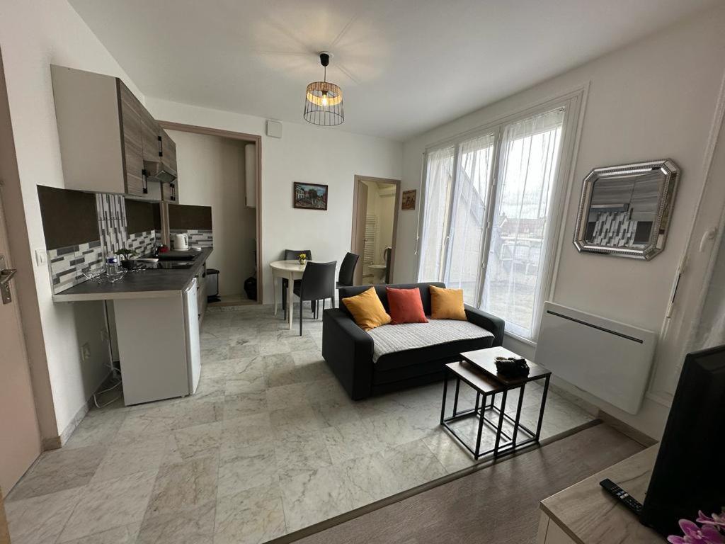 Spacious Flat Close To The Railway Station Troyes Buitenkant foto