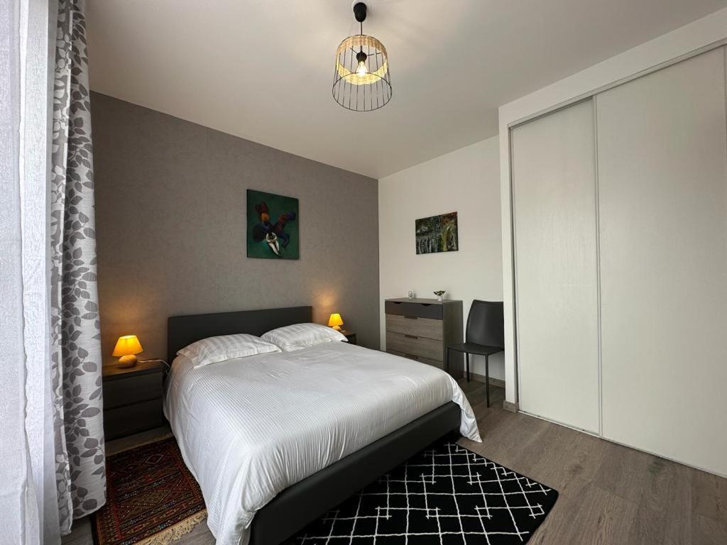 Spacious Flat Close To The Railway Station Troyes Kamer foto
